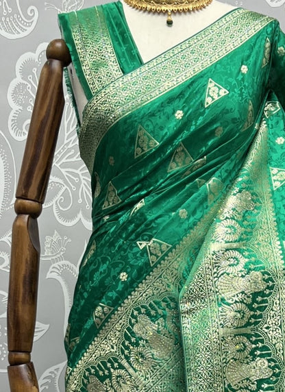 Green Shining Silk Weaving in mettalic Zari Silk Saree With Blouse