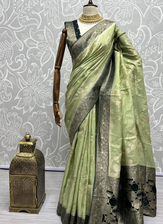 Light Green Elegant and Sophisticated made Silk Saree with Blouse
