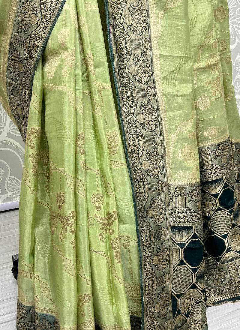 Light Green Elegant and Sophisticated made Silk Saree with Blouse