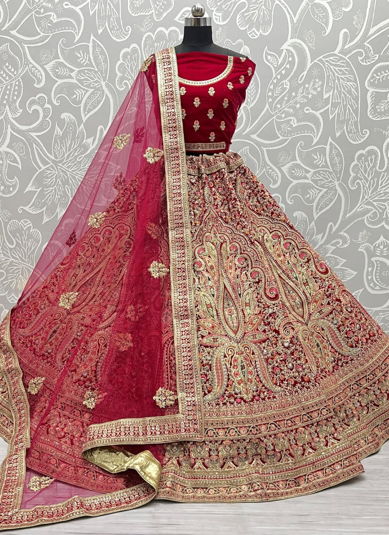 Great art of work in Bollywood Bridal Pink Lehengacholi