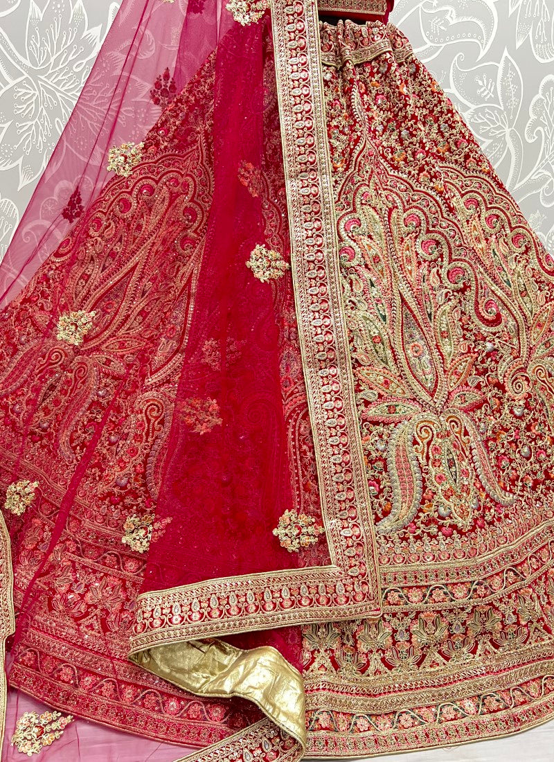 Great art of work in Bollywood Bridal Pink Lehengacholi