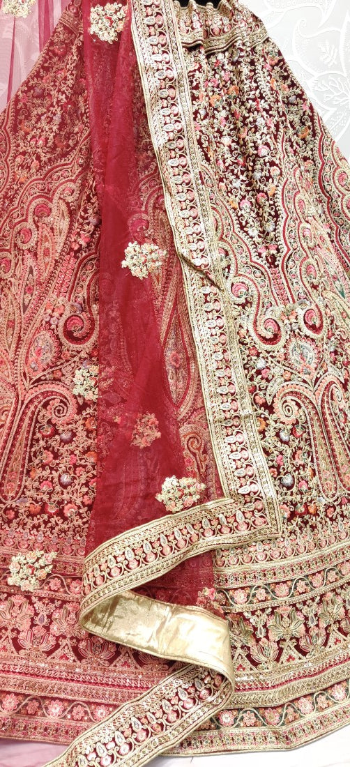 Great art of work in Bollywood Bridal Red Lehengacholi